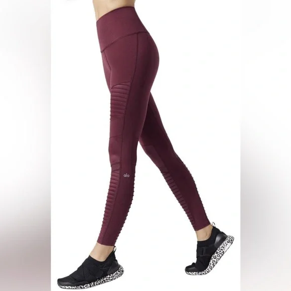 NWT Alo High Waisted Moto leggings in Cherry Glossy small - Picture 2 of 4